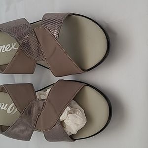 Onex Nelly Grey Shimmer Sandals 7M